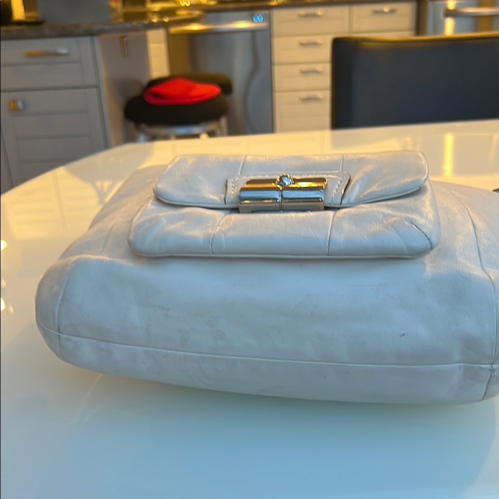 Coach Classic Leather White Shoulder Bag Excellent Pre-Owned Condition - Picture 4 of 5